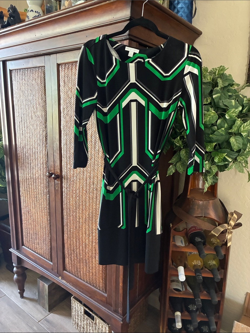 New York & Company Black, Green & White Geometric Long Sleeve StretcSheath Dress